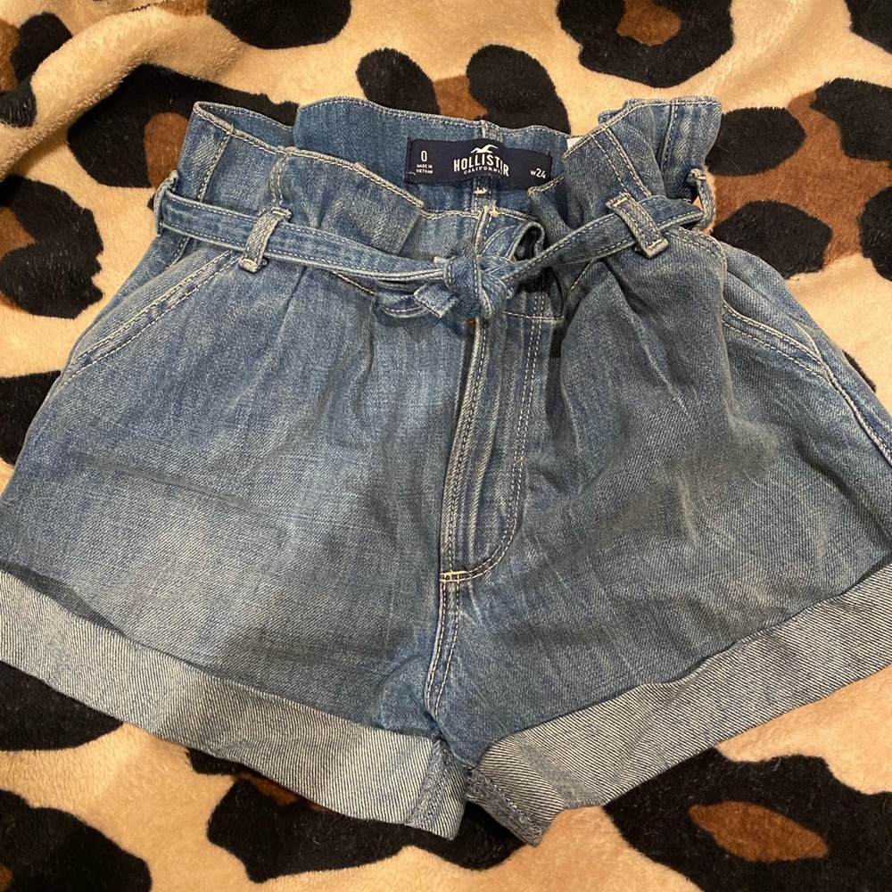 Hollister high rise mom jean denim shorts